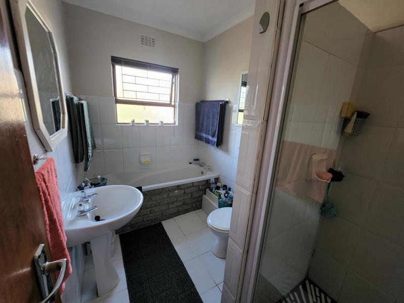 3 Bedroom Property for Sale in Die Wingerd Western Cape